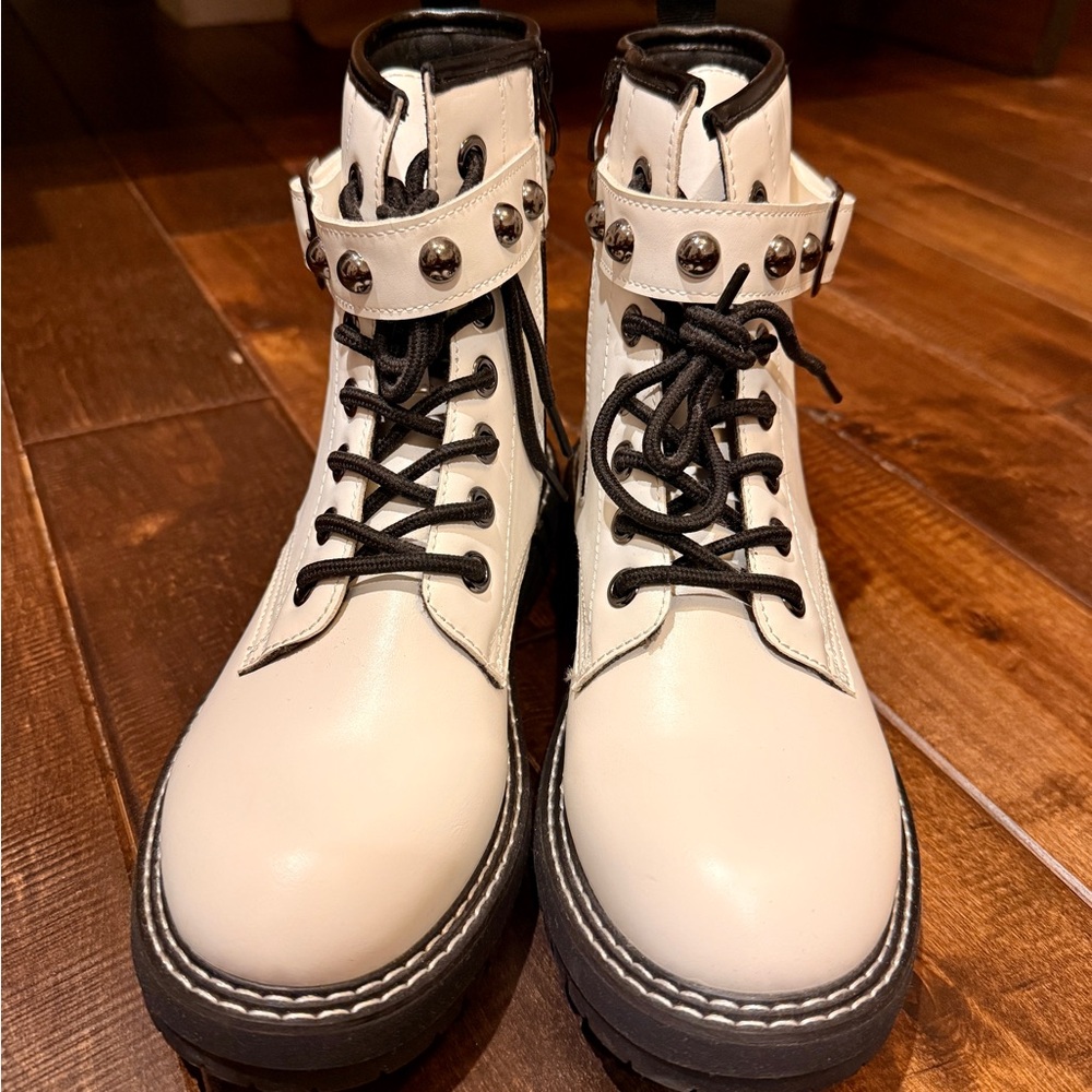 Cushionare Women's White and Black Combat Boots Size 9